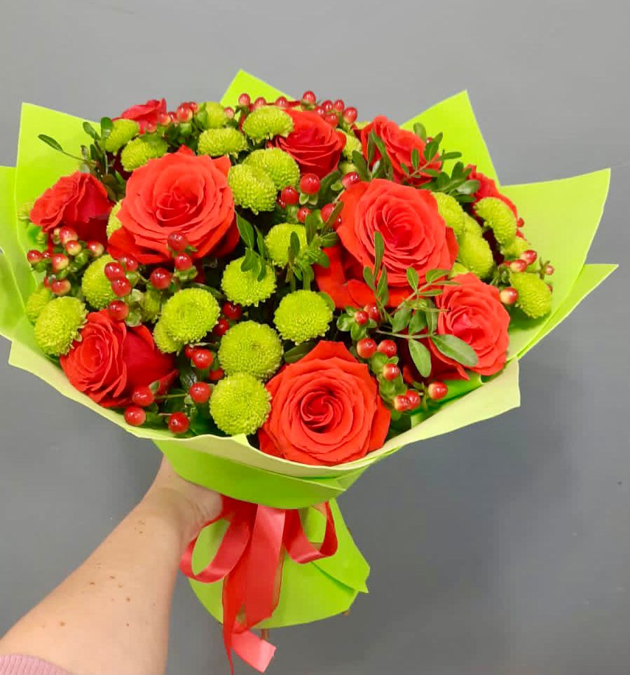 Букет цветов из: Хризантемы и Розы в Феодосии