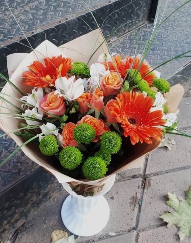 Букет цветов из: Герберы, Хризантемы, Альстромерии и Розы в Феодосии