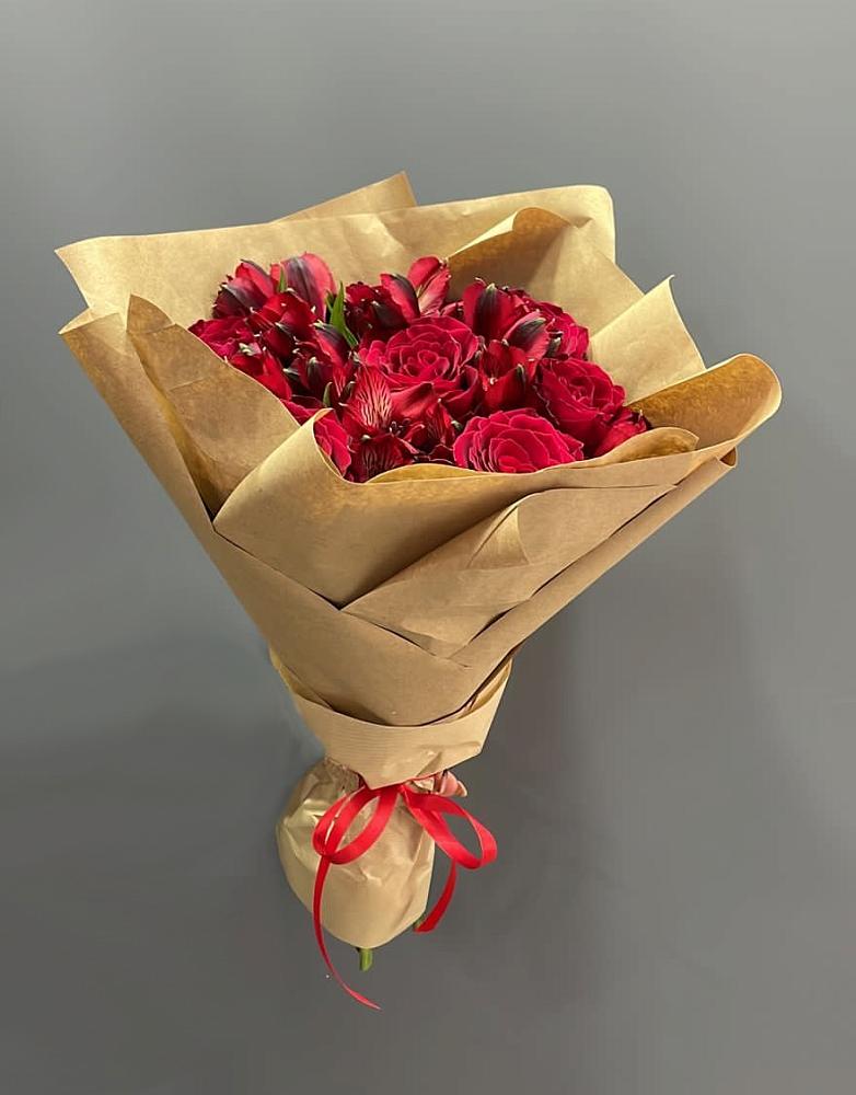 Букет цветов из: Альстромерии и Розы в Феодосии