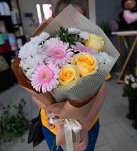 Букет цветов из:  Герберы, Розы и Хризантемы в Феодосии