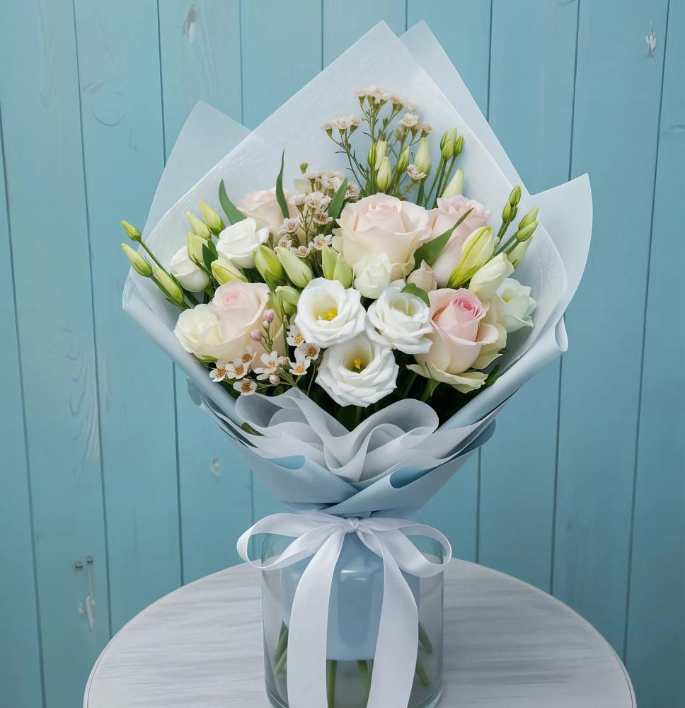 Букет цветов из: Розы и Лизиантусы в Феодосии