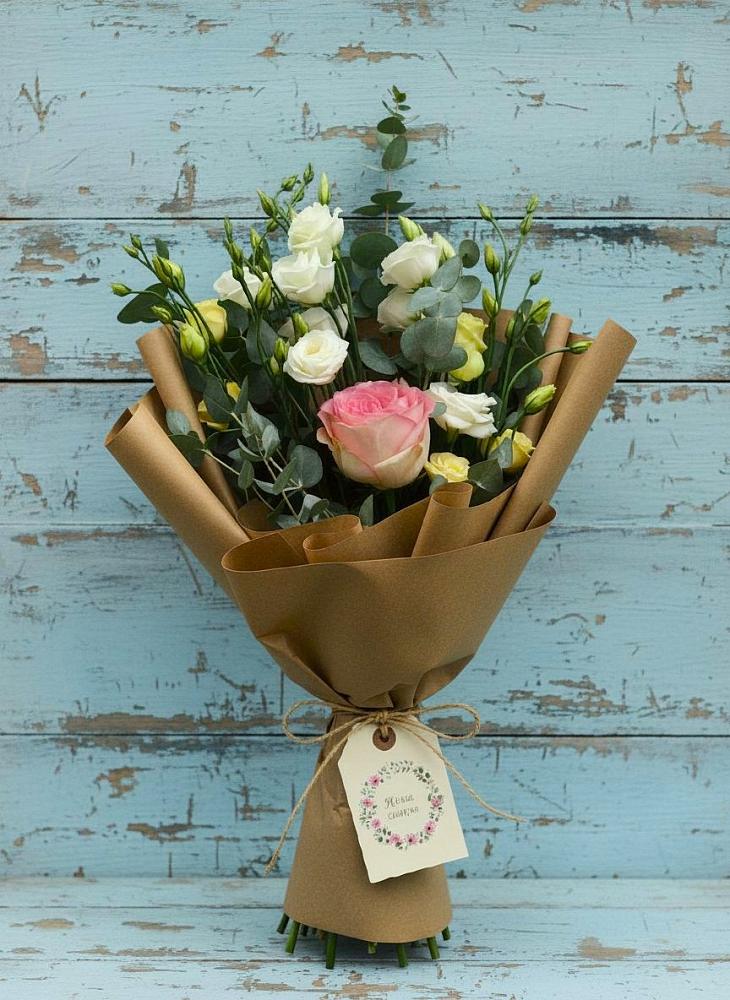 Букет цветов из: Розы и Лизиантусы в Феодосии