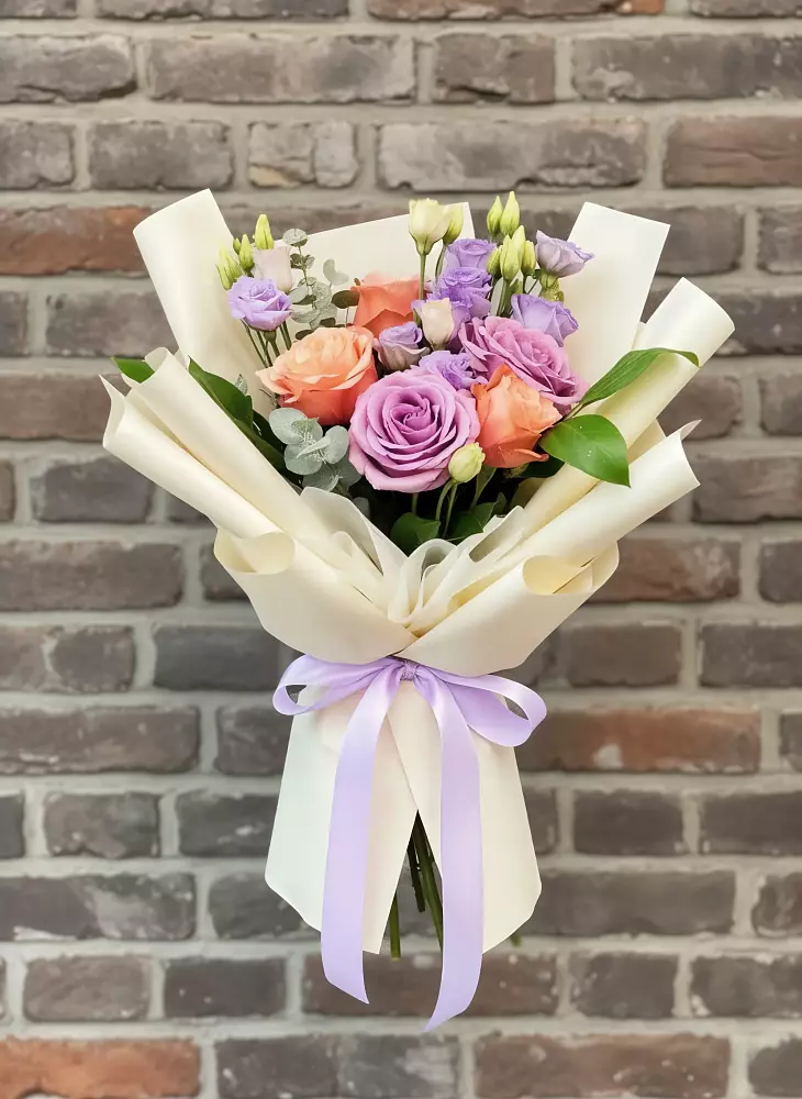 Букет цветов из: Лизиантусы и Розы в Феодосии