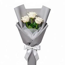 Букет 3 белые розы в Феодосии