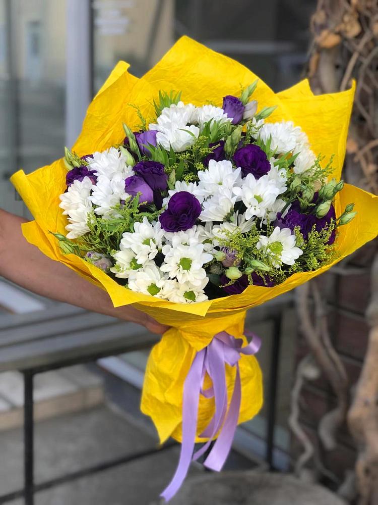 Букет цветов из: Ирисы, Хризантемы и Ромашки в Феодосии