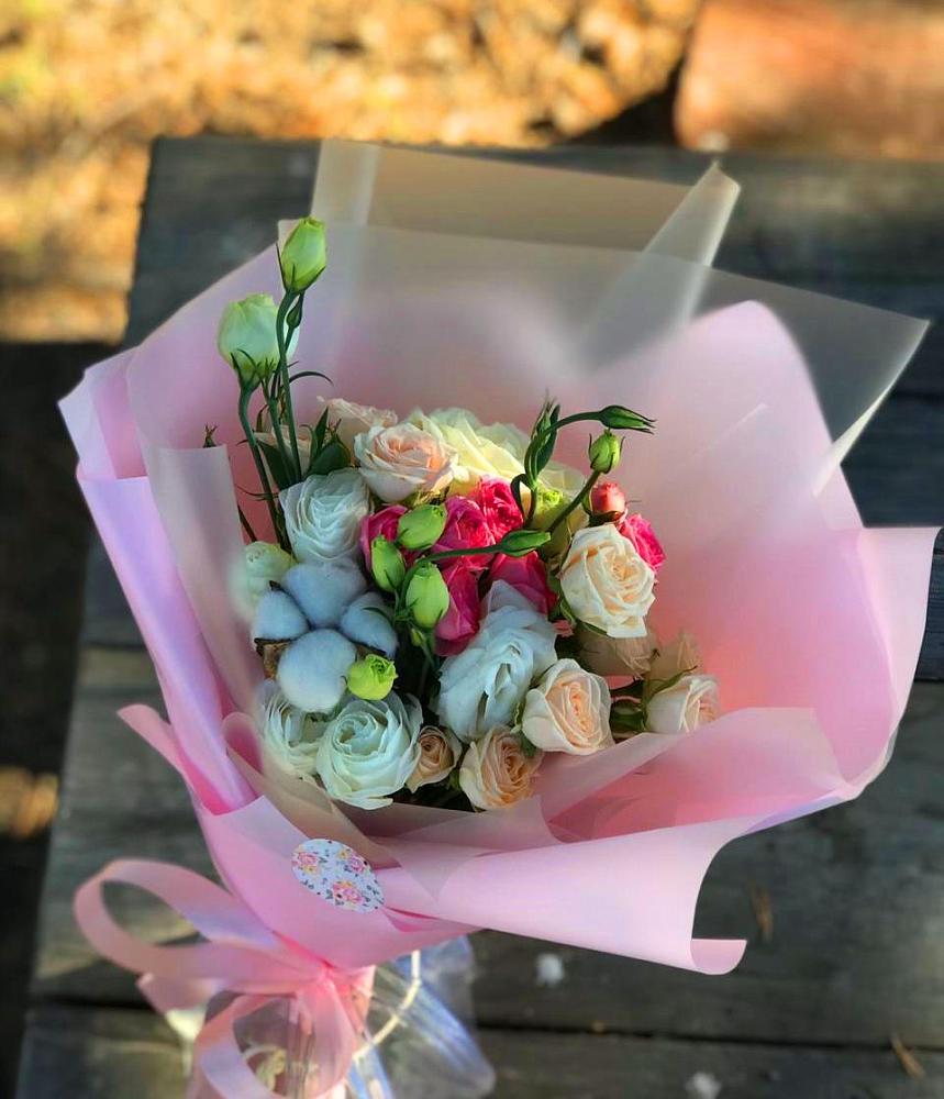 Букет цветов из: Розы и Лизиантусы в Феодосии