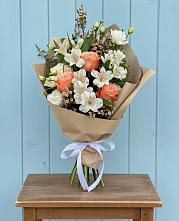 Букет цветов из:  Альстромерии, Лизиантусы, Розы и Хризантемы в Феодосии