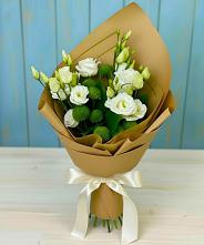 Букет цветов из:  Хризантемы и Лизиантусы #REPLACE_PRED# Феодосии