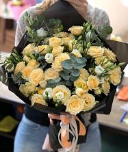 Букет птица счастья в Феодосии Букет цветов из: Розы и Лизиантусы в Феодосии