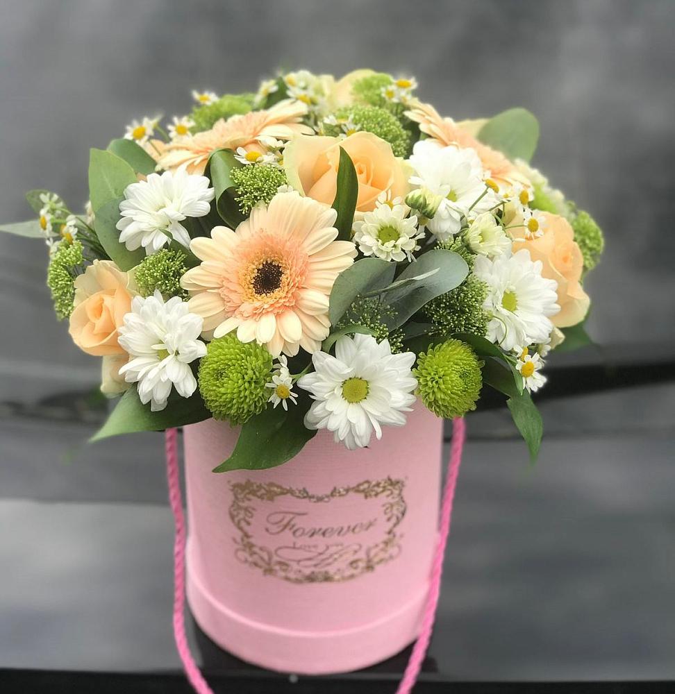 Цветочная композиция из Розы, Герберы и Хризантемы в шляпной коробке в Феодосии