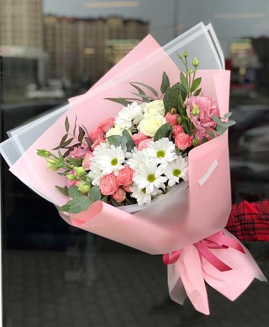 Букет цветов из: Розы, Лизиантусы и Хризантемы в Феодосии