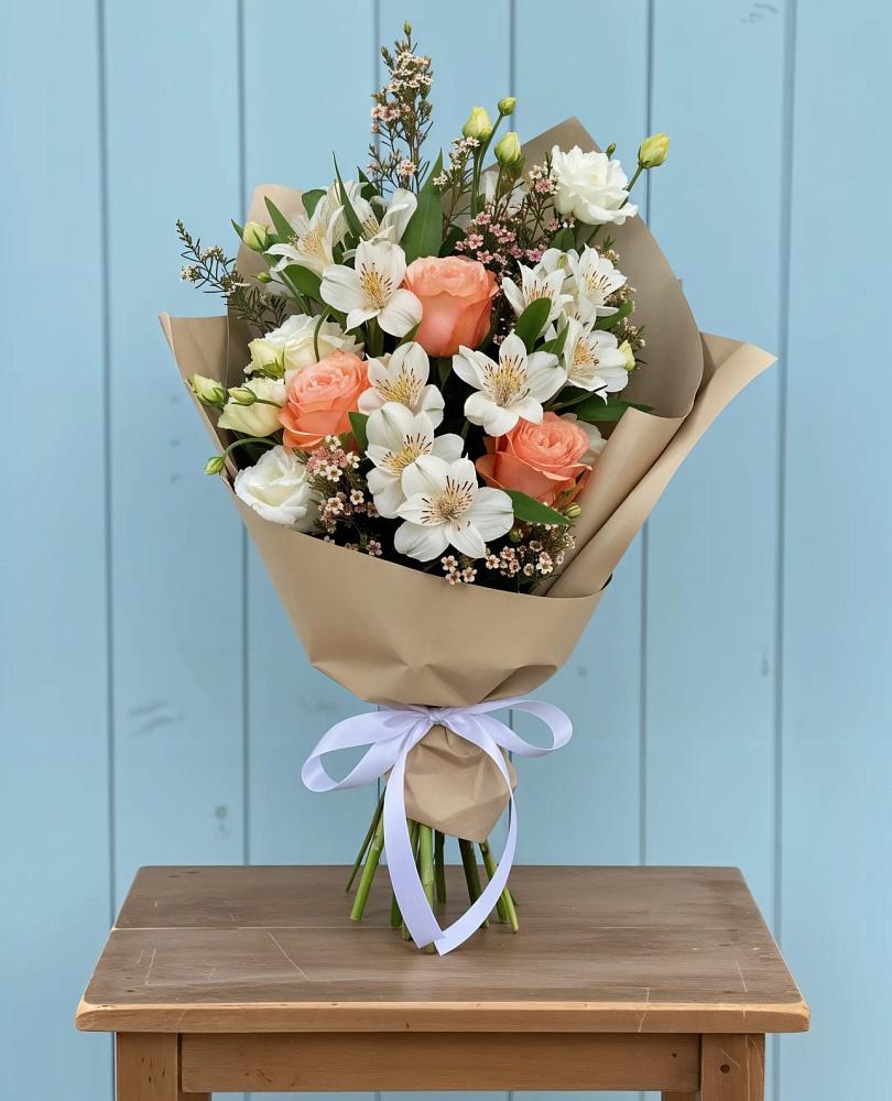 Букет цветов из: Альстромерии, Лизиантусы, Розы и Хризантемы в Феодосии