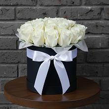 Цветочная композиция из Розы в шляпной коробке в Феодосии