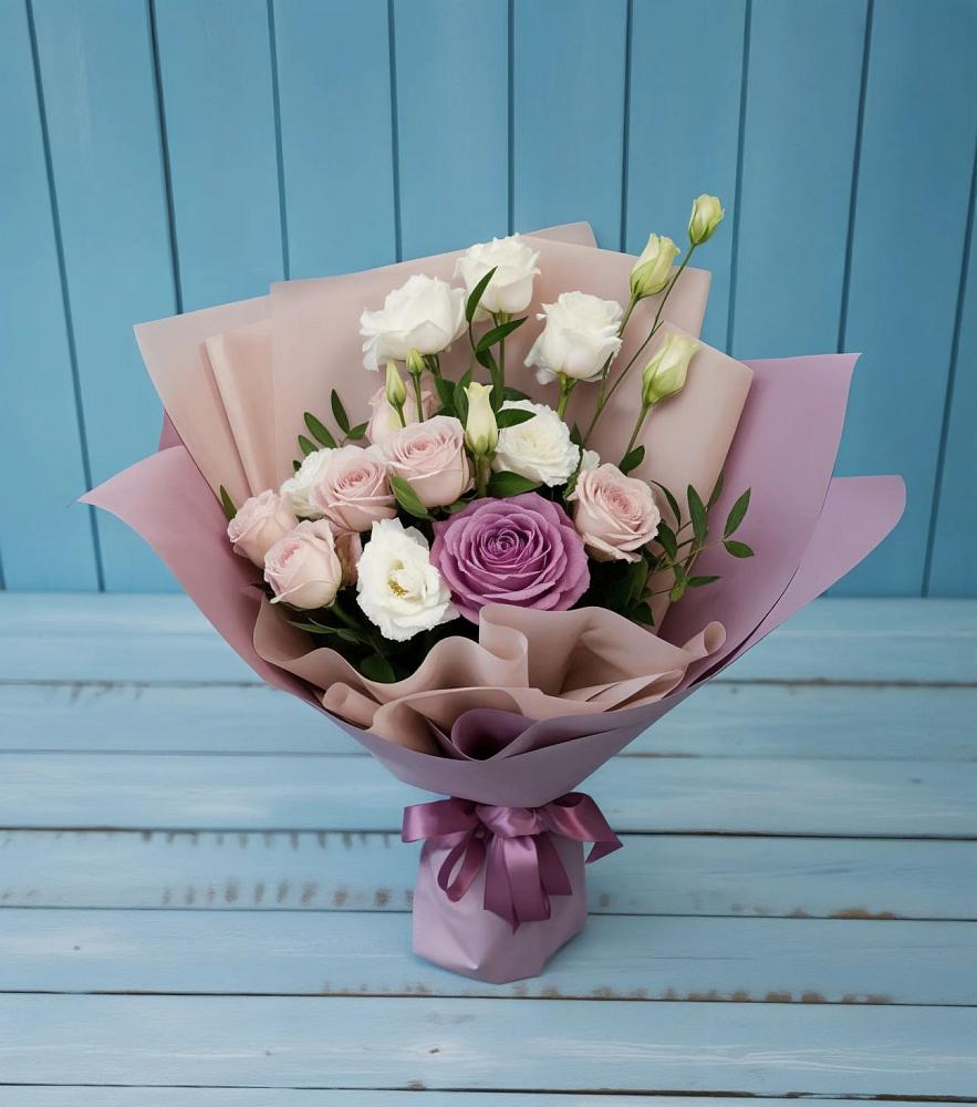 Букет цветов из: Розы и Лизиантусы в Феодосии